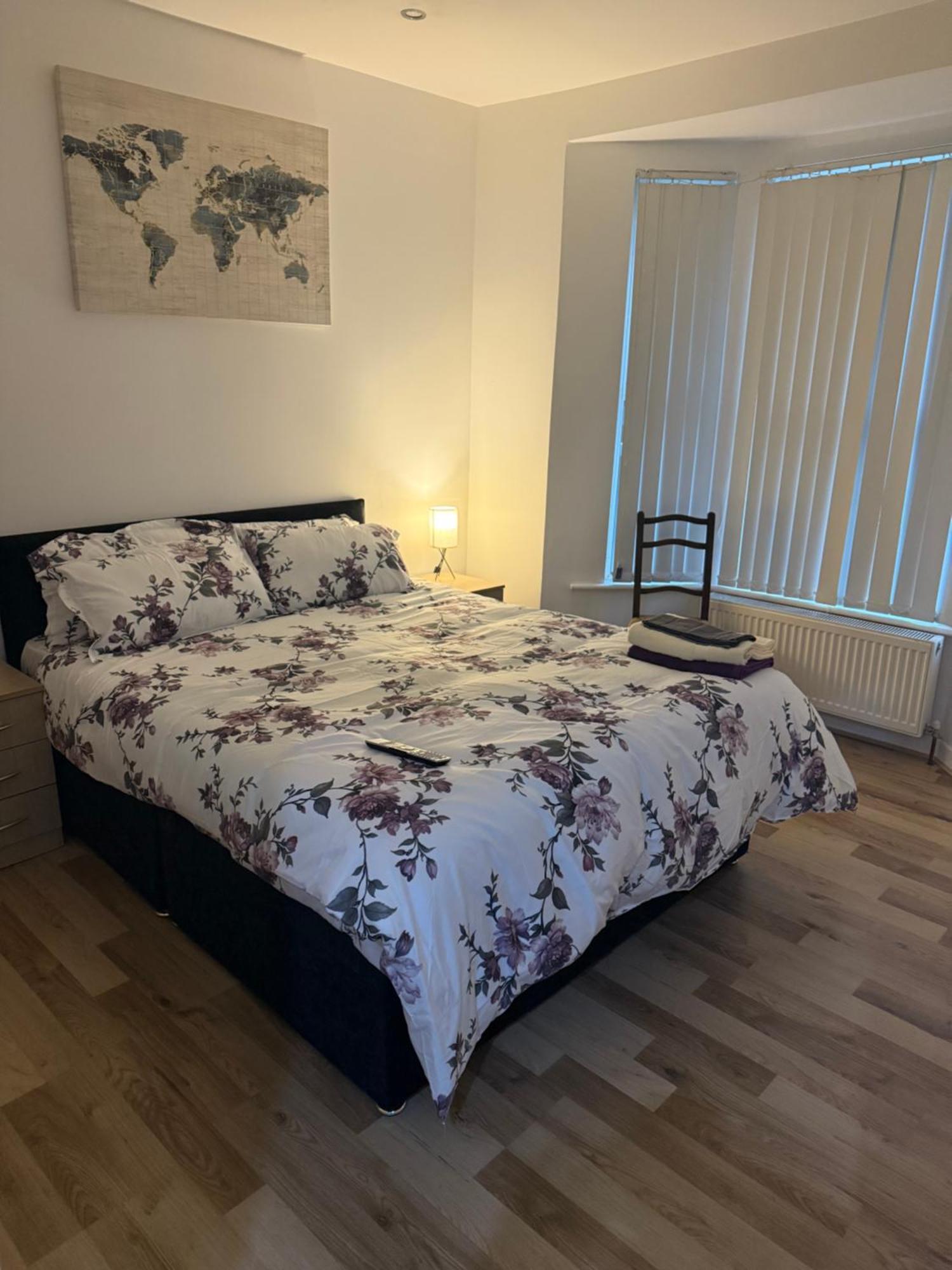 Room With King Size Bed And Private En Suite Bathroom In The Centre Watford  Exterior photo
